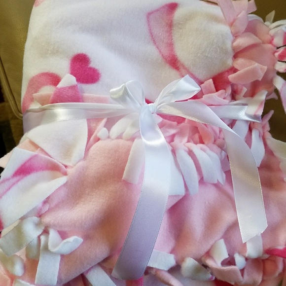 Pretty in pink fleece blanket - Picture 2 of 5